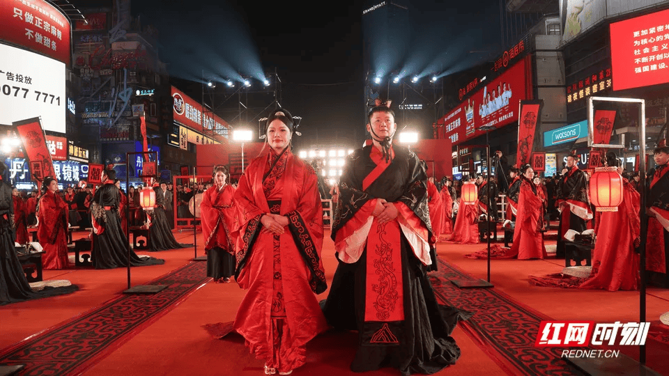 汶川地震被救起的女孩<strong></p>
<p>数字货币期货</strong>，17年后和救她的军人结婚了