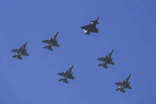 我们落后了？土耳其完成“世界首次无人机发射空空弹”<strong></p>
<p>数字货币期货</strong>，性能如何