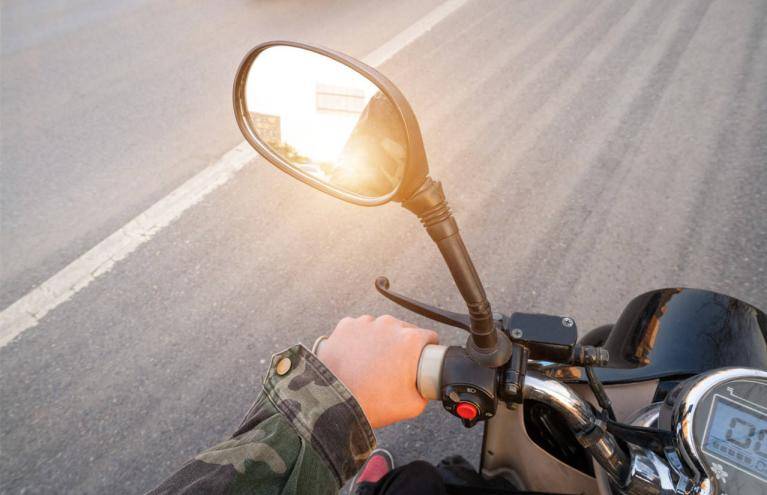 交付8万辆却蒸发5000亿市值<strong></p>
<p>数字货币期货</strong>,雷军“抄底”小米能否对抗空头?