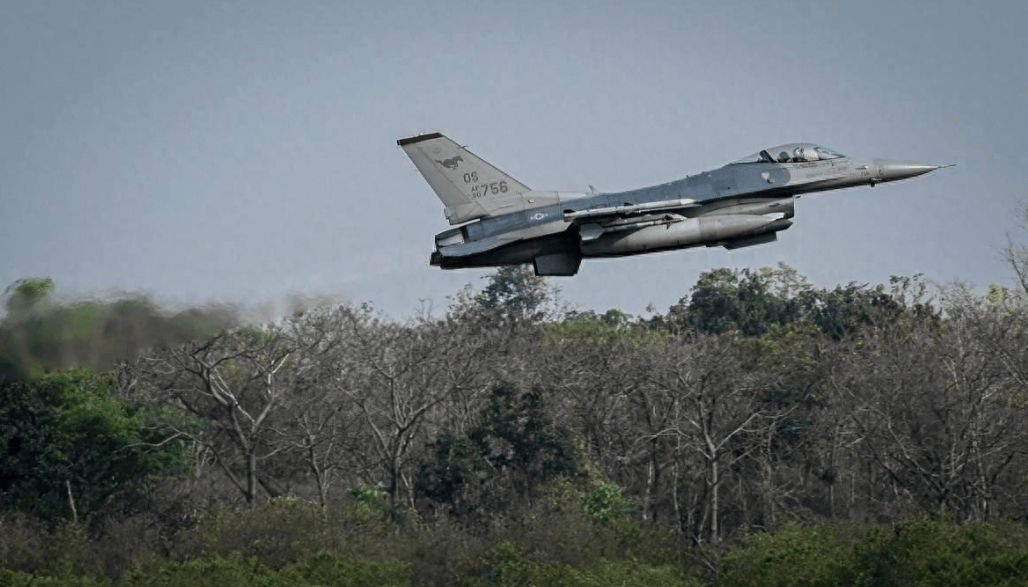 中日剑拔弩张之际<strong></p>
<p>cdc数字货币</strong>，四大邻国又打起来了！战机重武器全部上场