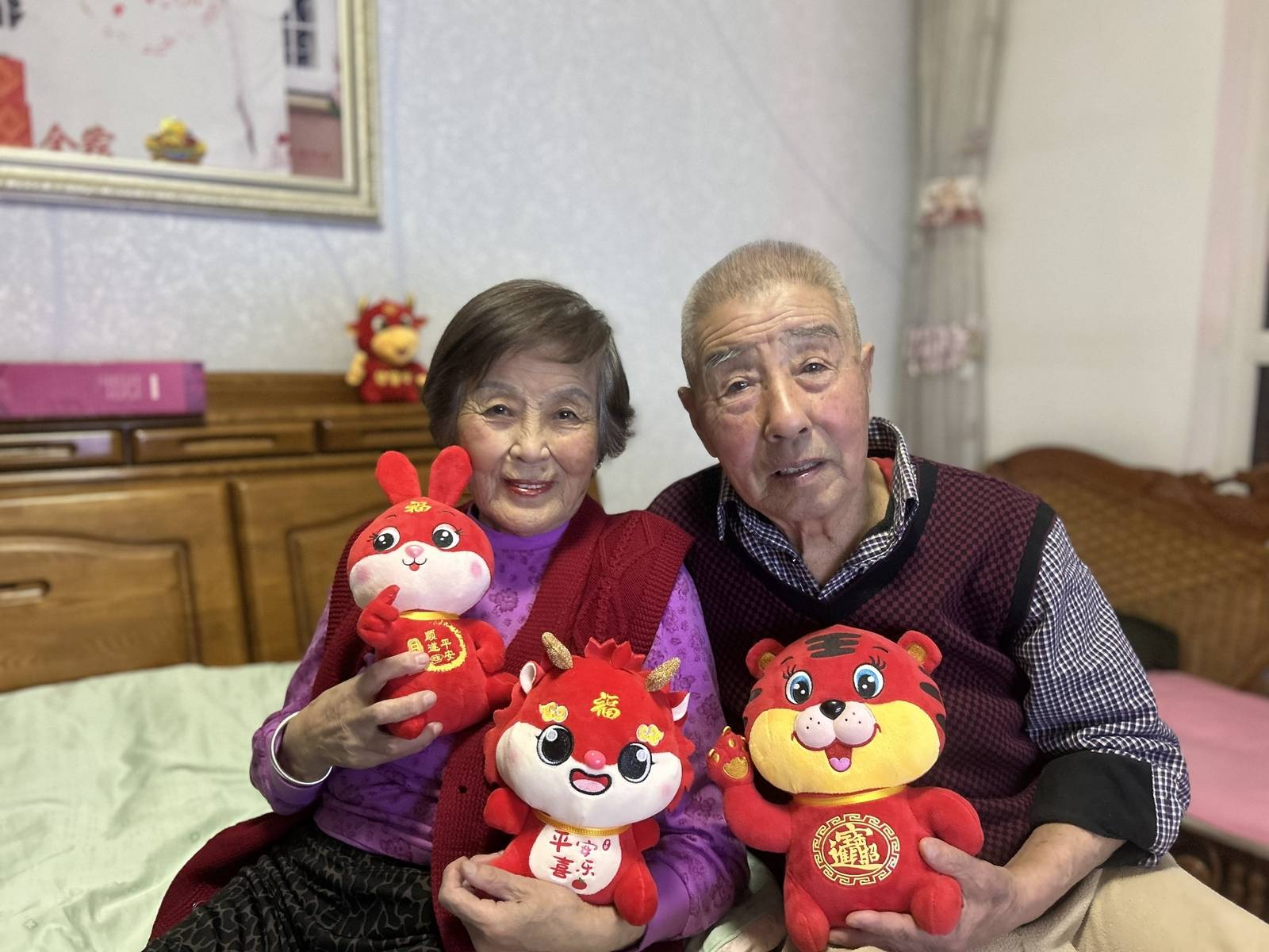 女子晒照对比奶奶自爷爷去世9个月后变化:再也不是时髦的老太太了<strong></p>
<p>cdc数字货币</strong>,评论区泪目