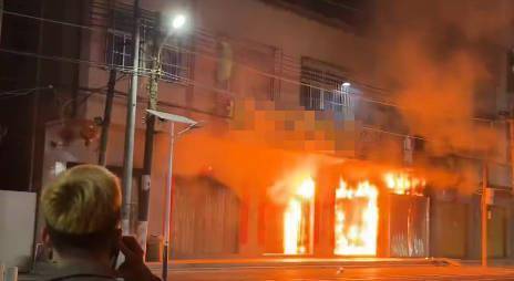 汕头一自建房夜晚起火8人遇难：一楼为五金店<strong></p>
<p>数字货币eos</strong>，楼上住有多人，窗户有防盗网