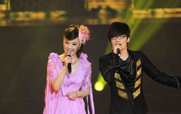 考古|玖月奇迹被曝已复婚<strong></p>
<p>数字货币期权</strong>，王小玮疑似怀孕小腹隆起，为何两人至今不同台演出？