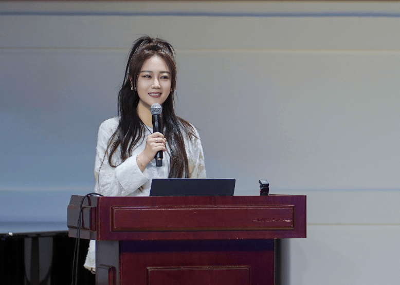 考古|玖月奇迹被曝已复婚<strong></p>
<p>数字货币期权</strong>，王小玮疑似怀孕小腹隆起，为何两人至今不同台演出？