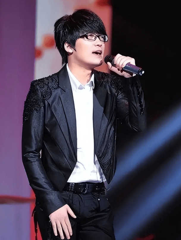 考古|玖月奇迹被曝已复婚<strong></p>
<p>数字货币期权</strong>，王小玮疑似怀孕小腹隆起，为何两人至今不同台演出？