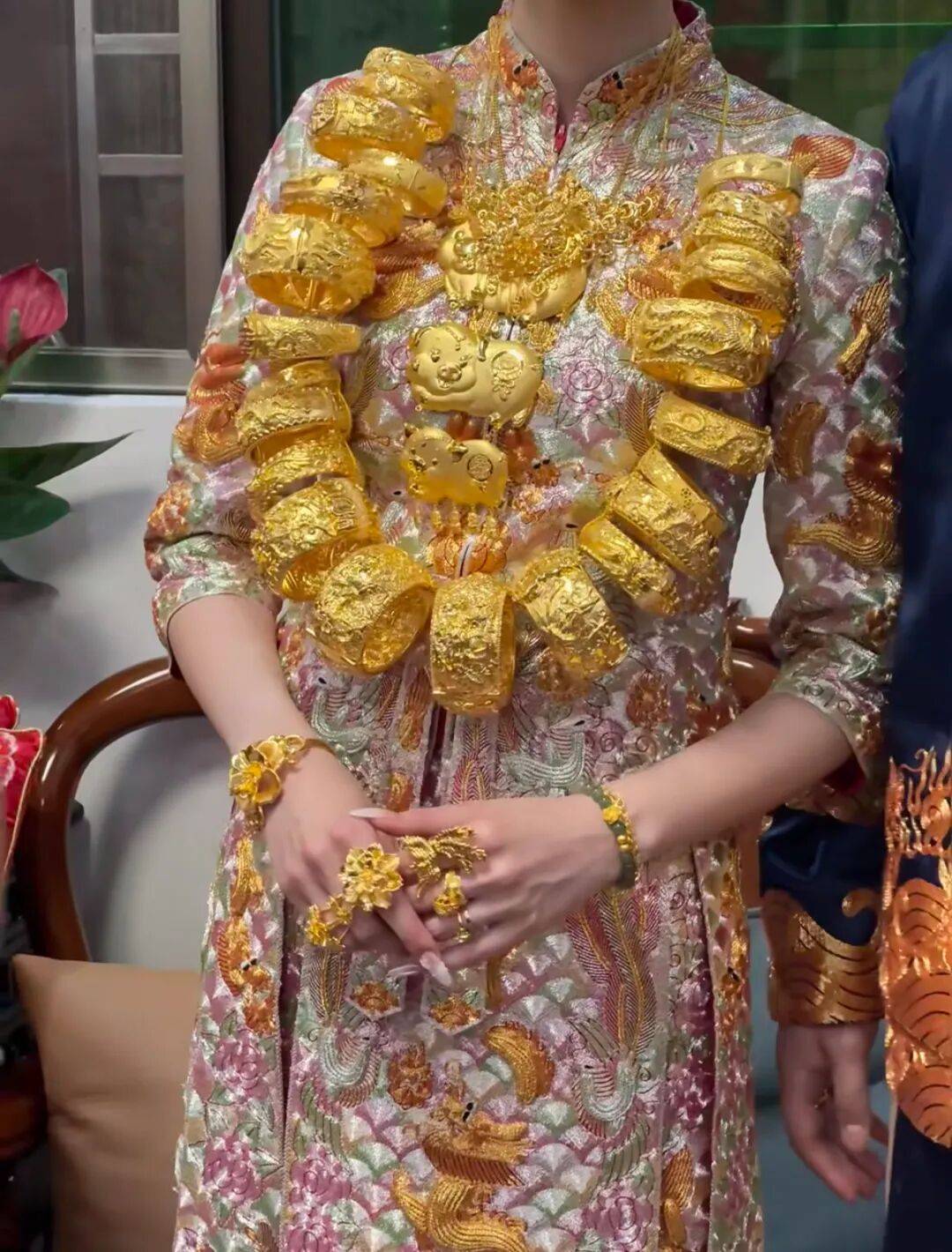 潮汕老板卖0.1克黄金<strong></p>
<p>炒数字货币</strong>，今年已进账62亿