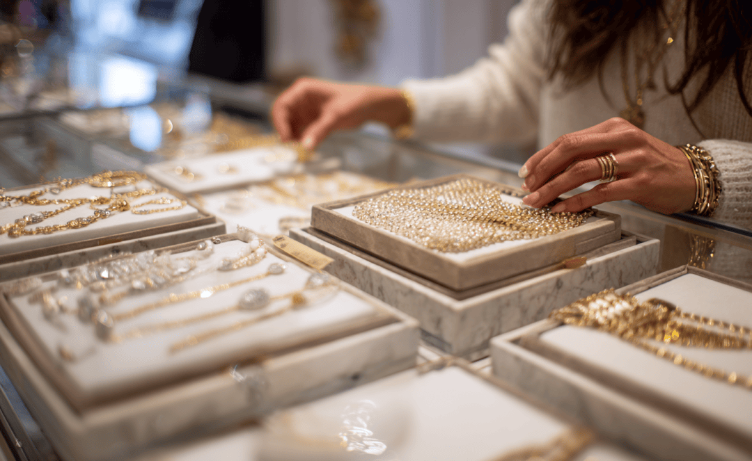 潮汕老板卖0.1克黄金<strong></p>
<p>炒数字货币</strong>，今年已进账62亿