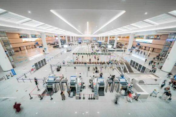 “破界”成都:两千万常住人口脚下的轨道新路