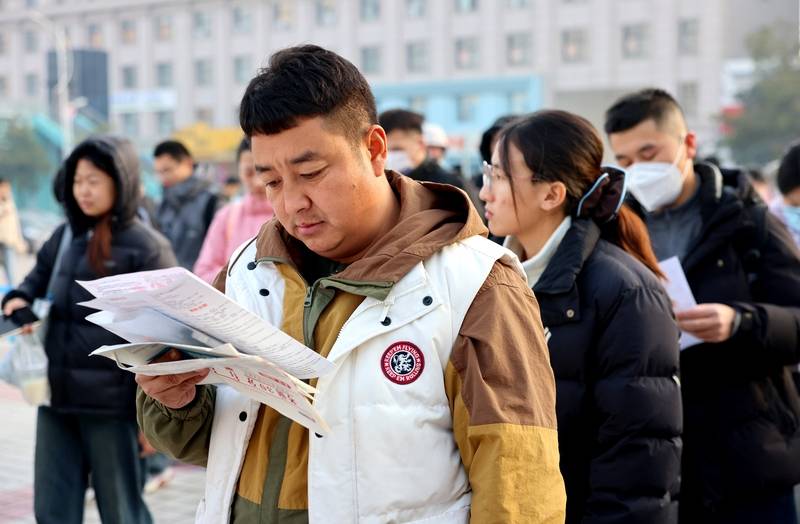 中年失业的地产人<strong></p>
<p>央行发行数字货币</strong>，挤进考公“复活赛”