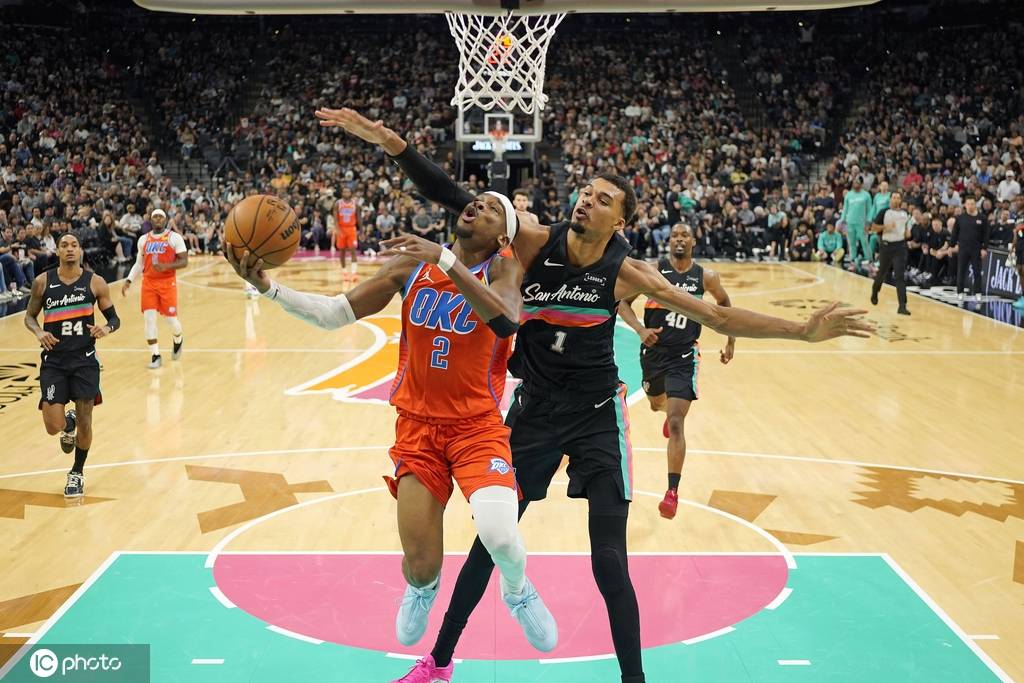 圣诞大战前瞻:詹杜对话再成焦点 库里直面魔鬼定律