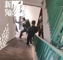 日日惊恐<strong></p>
<p>数字货币走势</strong>!上海夫妻持斧逐户砍砸邻居家门!居民:多年噩梦...