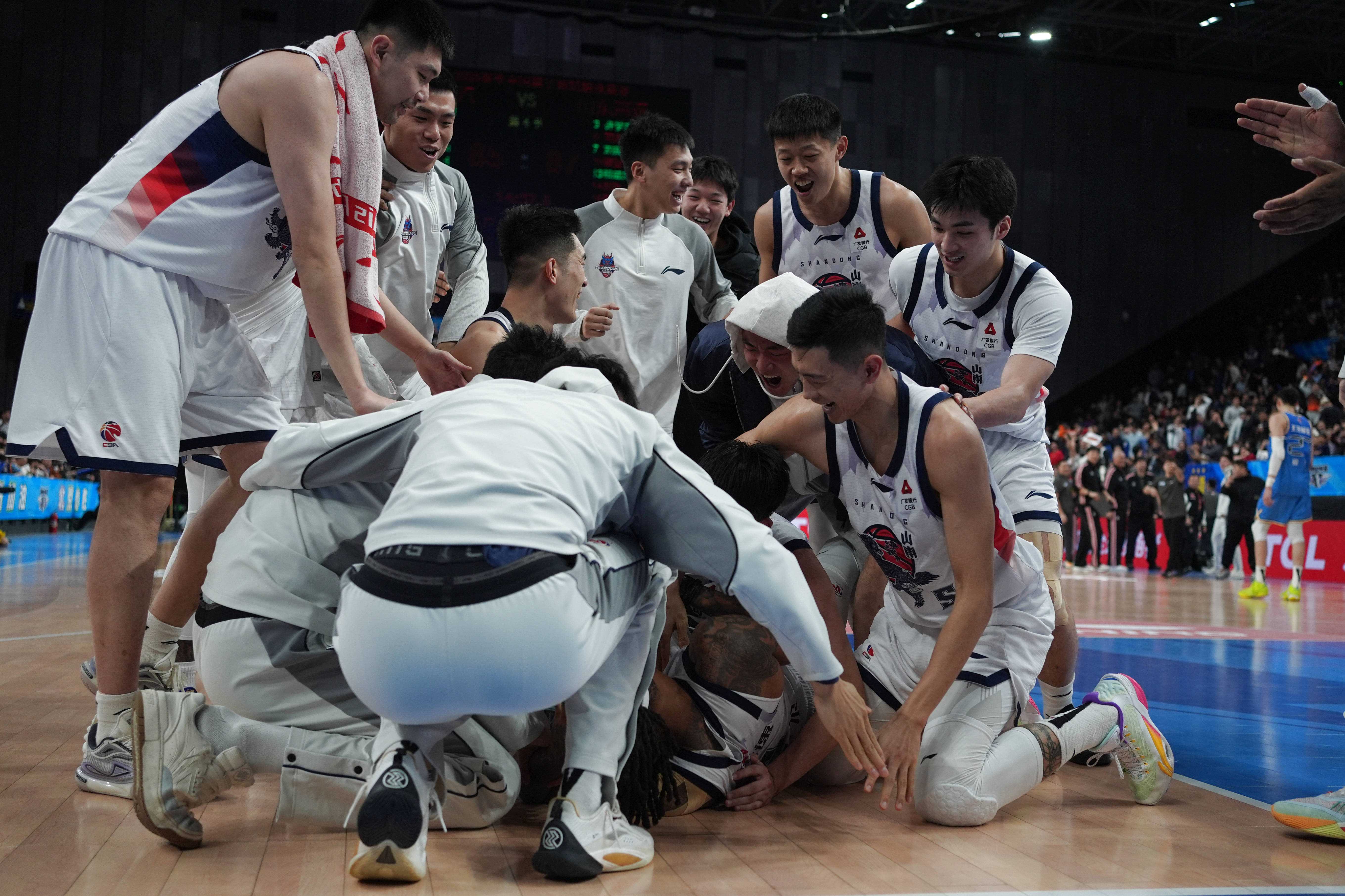 CBA一周综述：上海队跃居榜首 第一集团“三足鼎立”