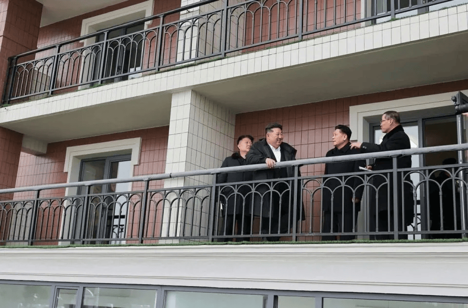 朝鲜“万套住宅”震撼亮相<strong></p>
<p>币安数字货币</strong>,金正恩莅临现场指导感叹:潮流之作