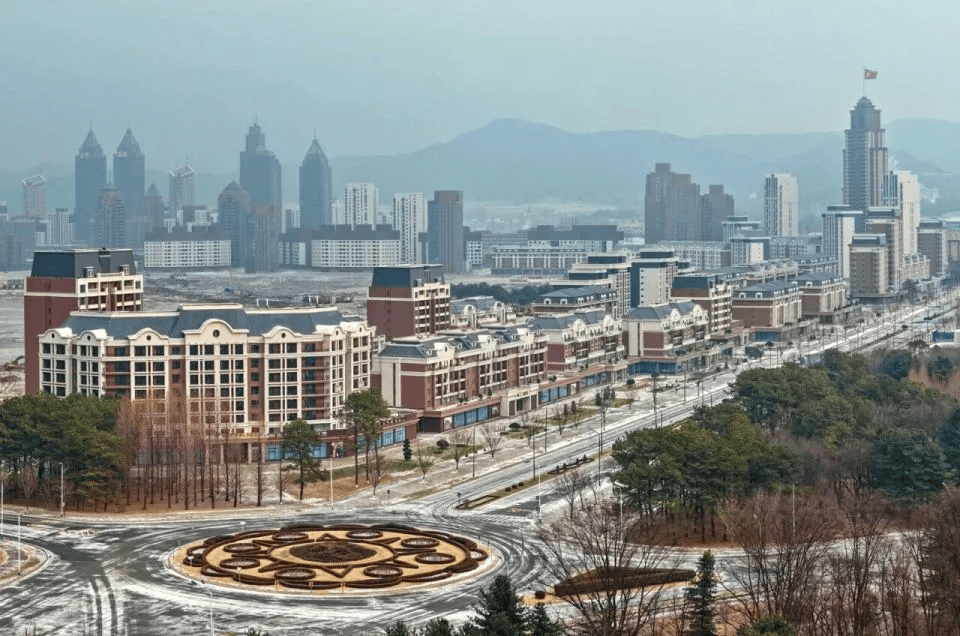 朝鲜“万套住宅”震撼亮相<strong></p>
<p>币安数字货币</strong>,金正恩莅临现场指导感叹:潮流之作