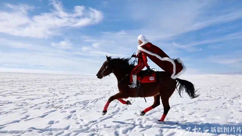 贺娇龙已安葬于昭苏公墓<strong></p>
<p>BAC数字货币</strong>，其父亲亦葬于此地