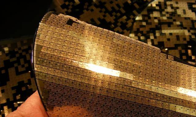 全面失算?半导体这件事<strong></p>
<p>数字货币暴跌</strong>,安世中国不等荷兰让步了,果断启动独立运营